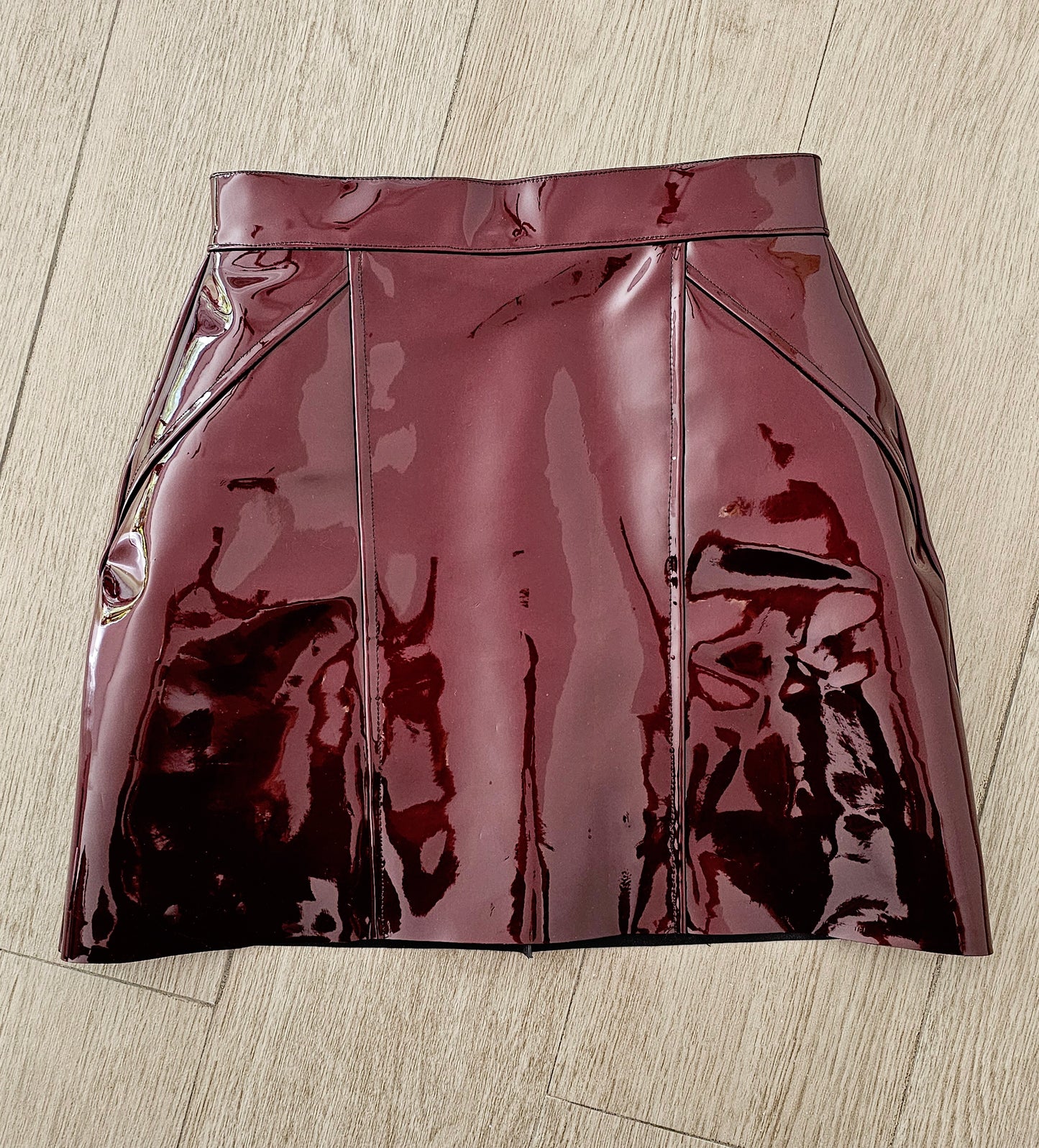 FALDA MINI DE CHAROL