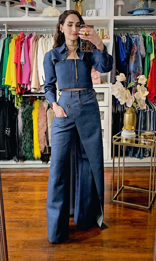 PANTALÓN DE MEZCLILLA CON SOBREFALDA LARGA